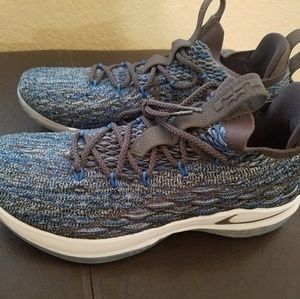 Nike LeBron 15 low
